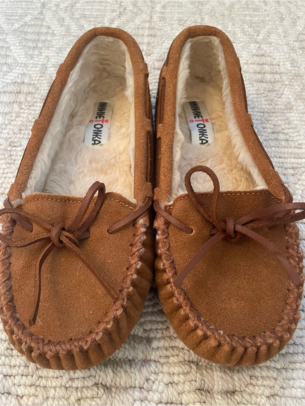 Minnetonka Chestnut Suede Moccasin Slippers with Cream Lining, NWOT, Size 7